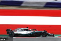 Mercedes Gambled on a Second Hamilton Pit Stop