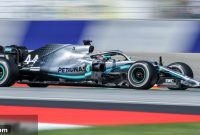 Hamilton’s Raikkonen block leads to three-place grid demotion