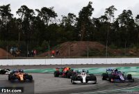Albon reluctant to overtake Lewis