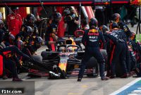 Horner Reveals 50 Cuts Found on Verstappen’s Tyre