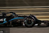 Hamilton Dominates Bahrain FP2 After Albon’s Heavy Crash