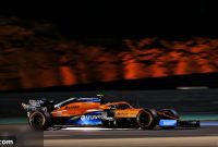 Norris fumes after error drops him behind Renaults