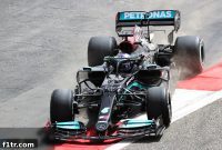 Ricciardo sets the pace as Hamilton’s spin costs time