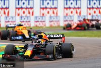 Norris Criticizes Leclerc’s Hesitation to Overtake Verstappen