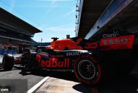 FIA Tightens Tyre Pressure, Bans Blankets as Hamilton Watches