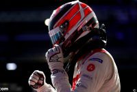 Dennis Triumphs Unscathed in Wild London EPrix Opener