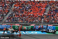 Ricciardo Crash Choice Wall or Piastri